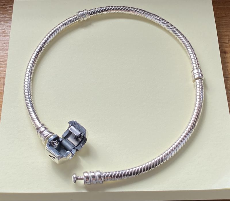 Pandora contas pendurante