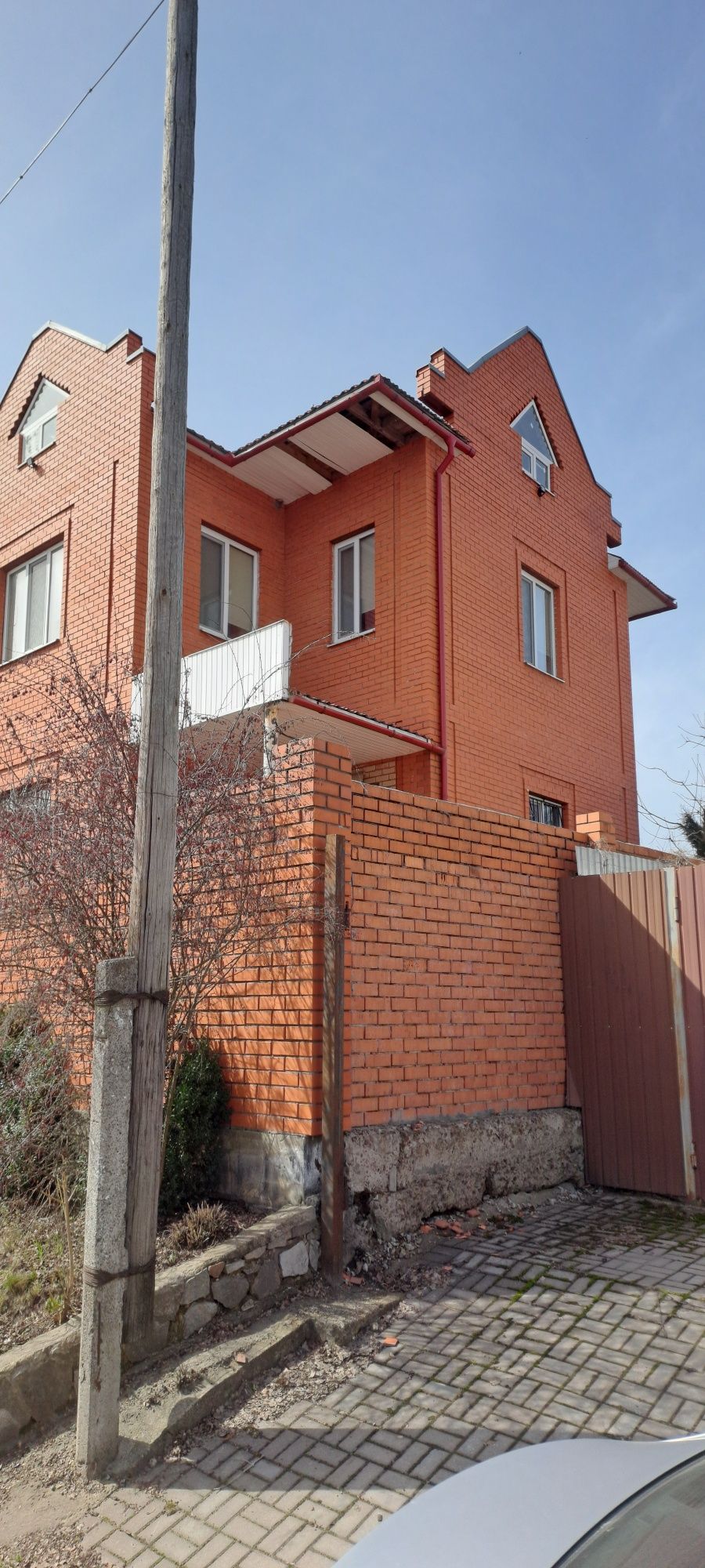 Продам добротний сучасний будинок