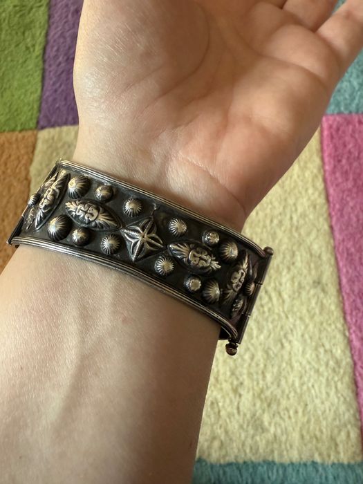 Stara bogata bransoleta z naturalnymi koralami