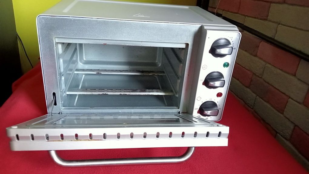 Piekarnik elektryczny z funkcją grilla