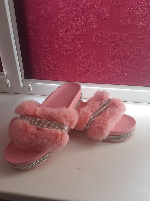 Продам шлёпанцы.