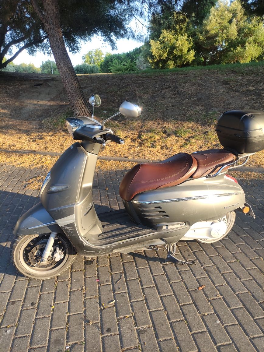 Mota Scooter Peugeot Django
