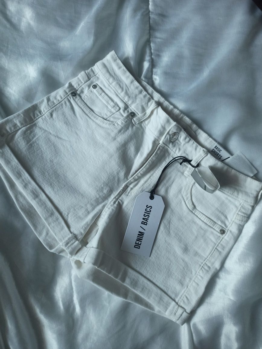 Krótkie jeansowe spodenki Mango 34 
Kolor biały 
Nowe z metkami