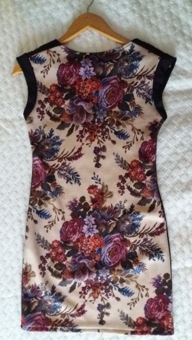 Novo! Vestido de licra estampado, tamanho S