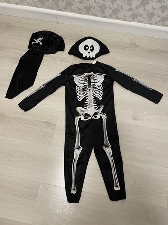 Костюм скелета на Хеллоуин + шапочка скелета и/или пирата, на 3-4 года