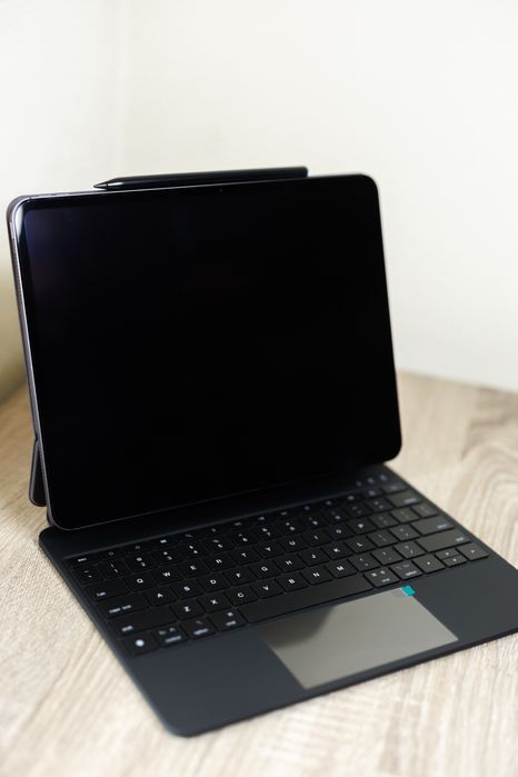 iPad Pro 13” (M4, 2024) + клавиатура+ стилус