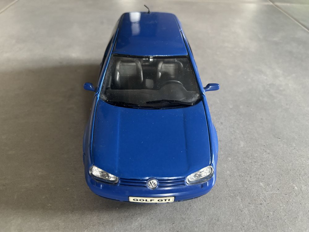 Model Revell skala 1/18 VW Volkswagen Golf 4 GTI niekompletny