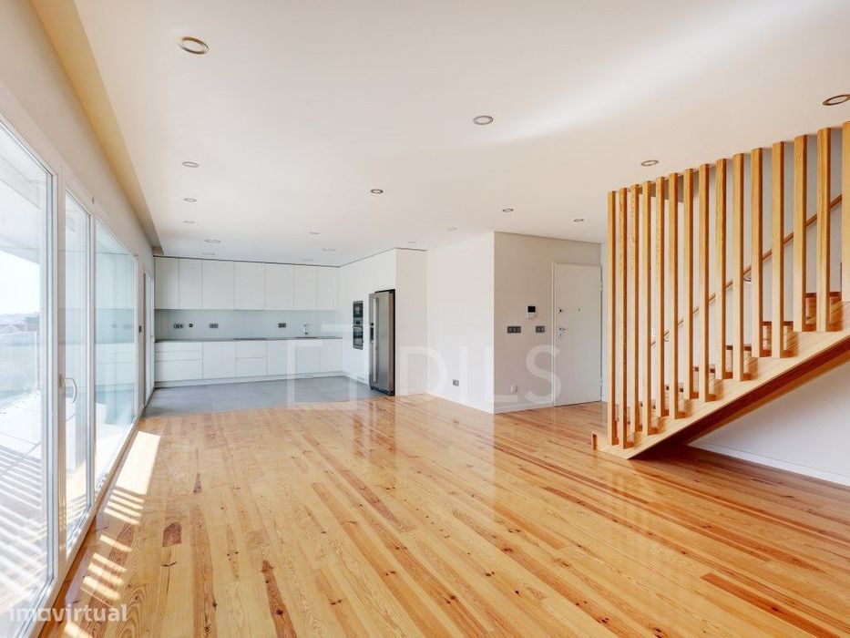 Apartamento T3+1 com varanda em novo empreendimento, Estoril