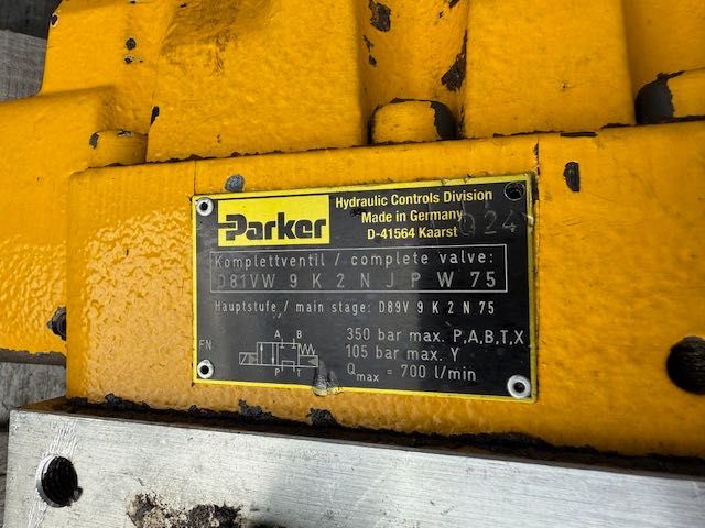 rozdzielacz hydrauliczny duży do wiertnicy bauer