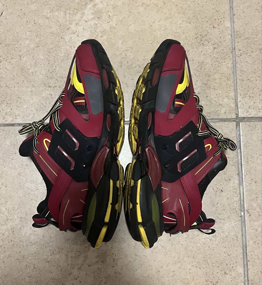 Balenciaga track 1