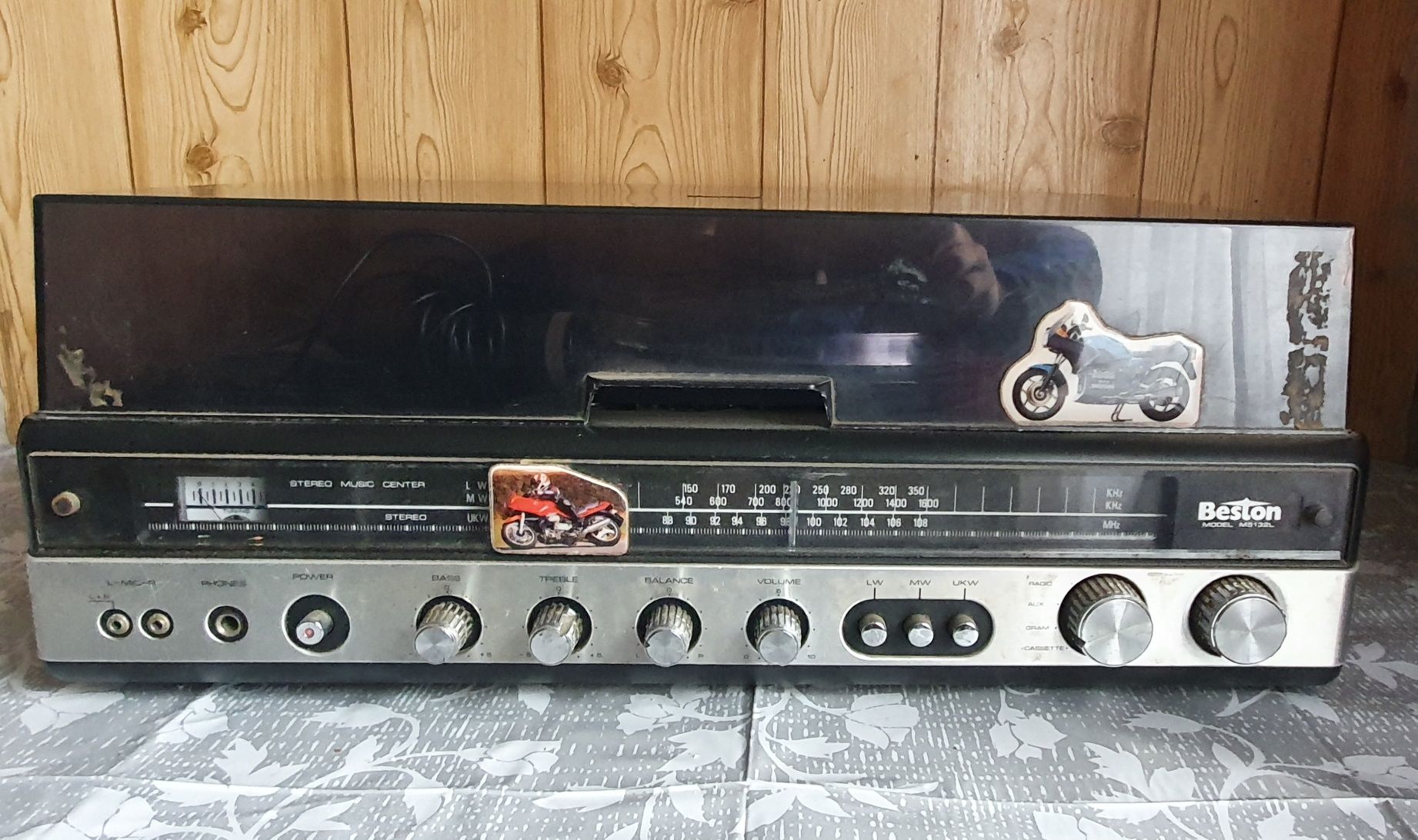 Gramofon Beston M5132L radio Hitachi