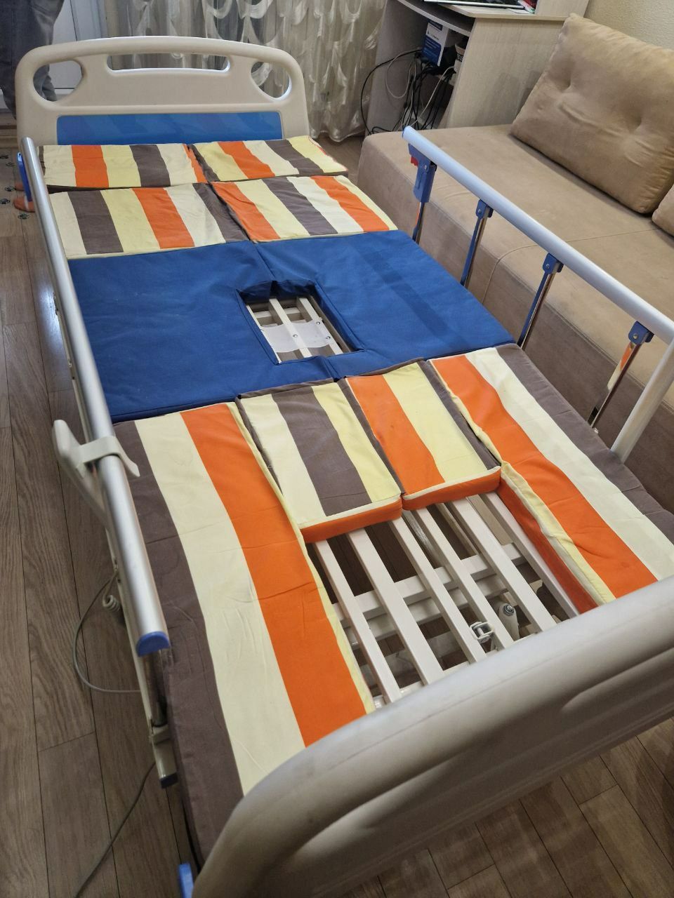 Електричне, медичне ліжко з боковим переворотом для важкохворих