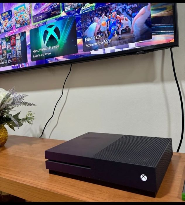 Xbox one s 1 TB  bem estimada