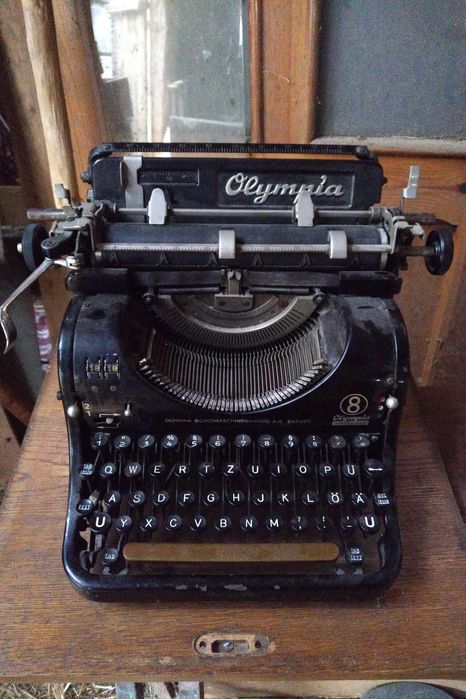 Maszyna do pisania Olympia 8