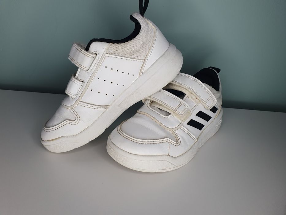 Białe sportowe buty adidas. Rozmiar 28cm