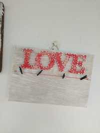 Obraz string art. Z napisem LOVE na zdjęcia