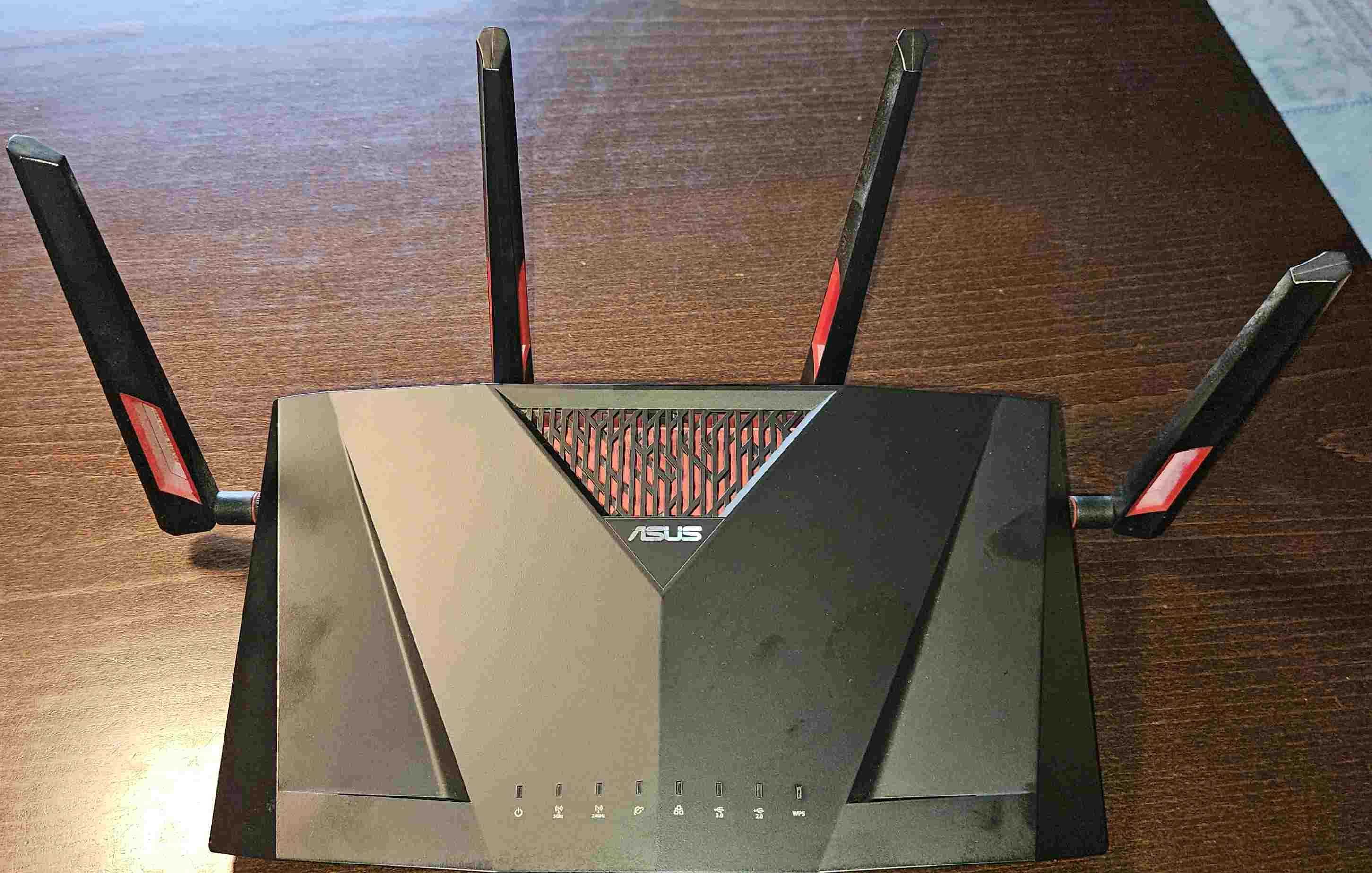router Asus RT-AC88U AC3100 + Asus N66U bez anteny