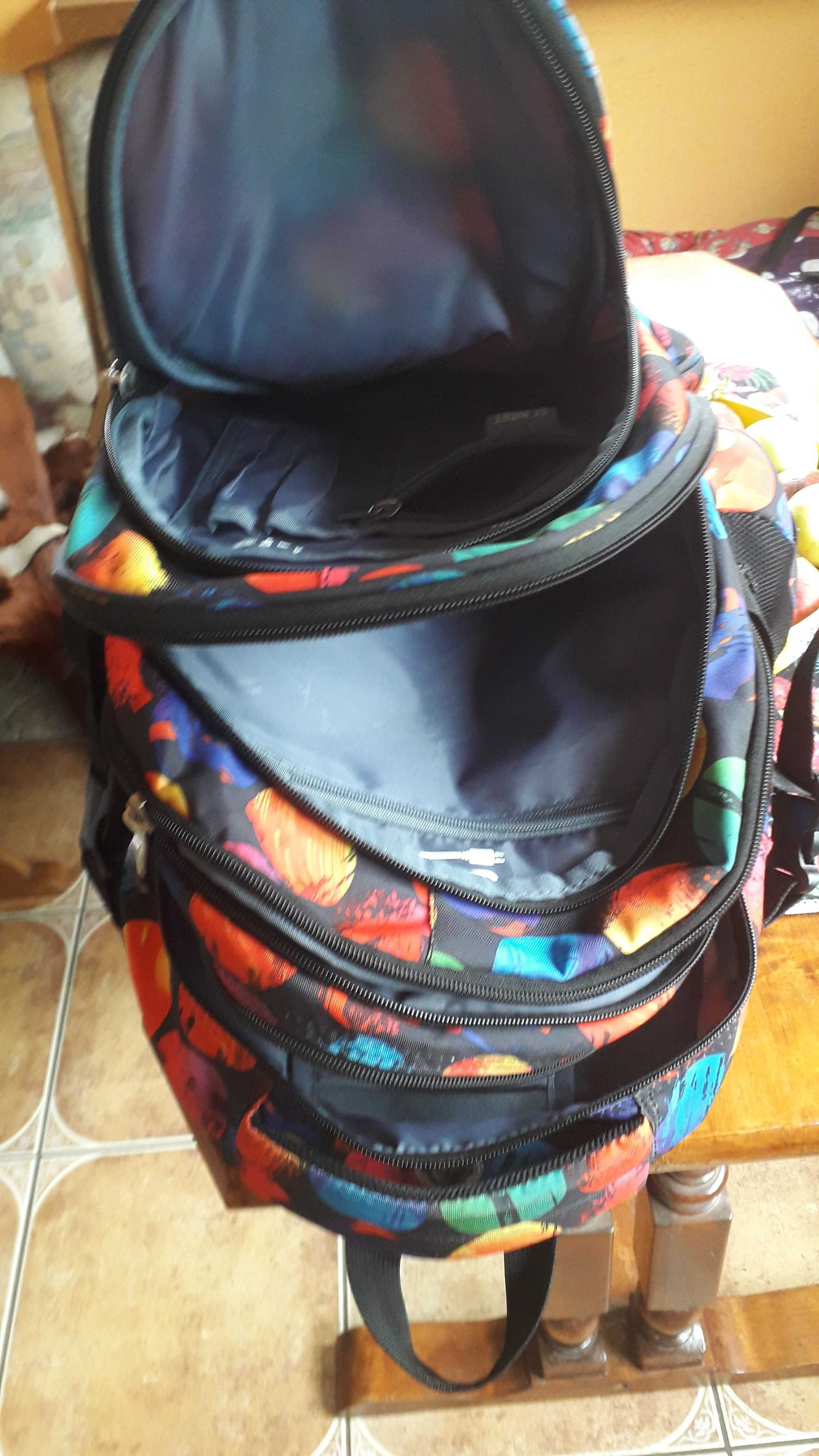 Plecak szkolny jak nowy-duży i pakowny.