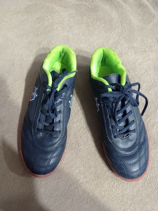 Бутси, кеди для гри в футбол 39 розмір