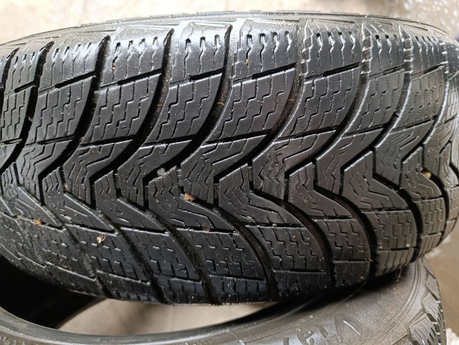 Продам зимову гуму R15.