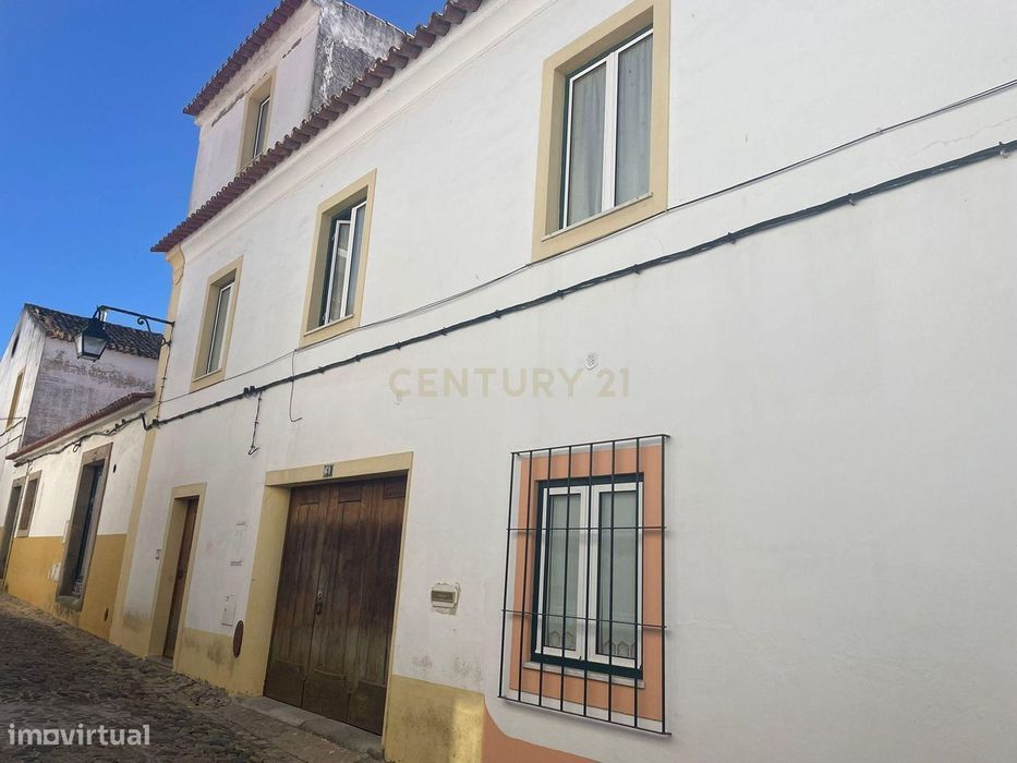 Moradia T7 no Centro Histórico de Évora – Rua Bernardo Matos