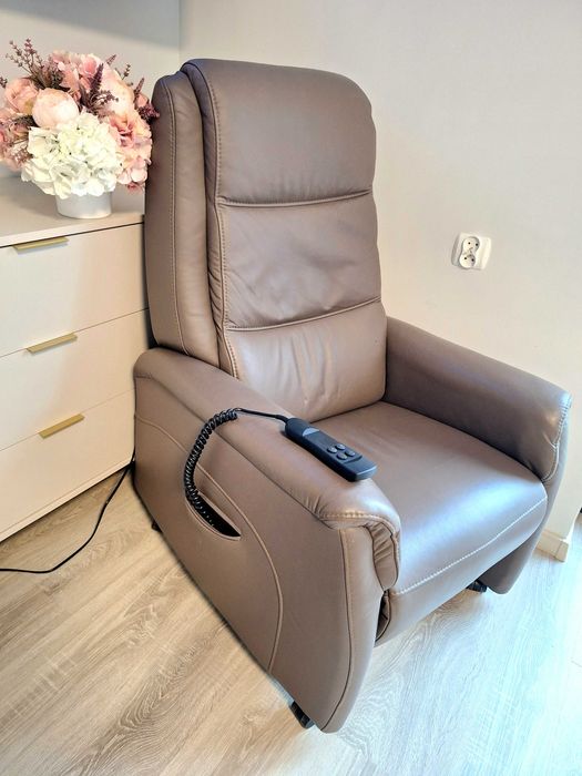 HUKLA Fotel pionizujący rozkładany elektryczny skórzany brązowy relax