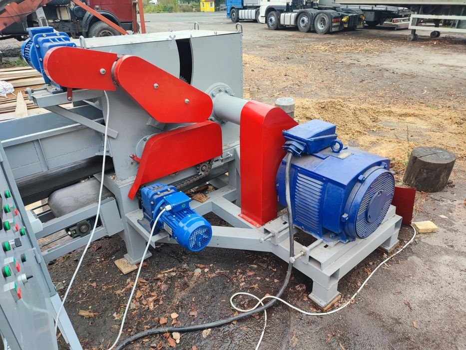 Подрібнювач, дробарка, дробілка деревини в тирсу, опилку фрезерна.