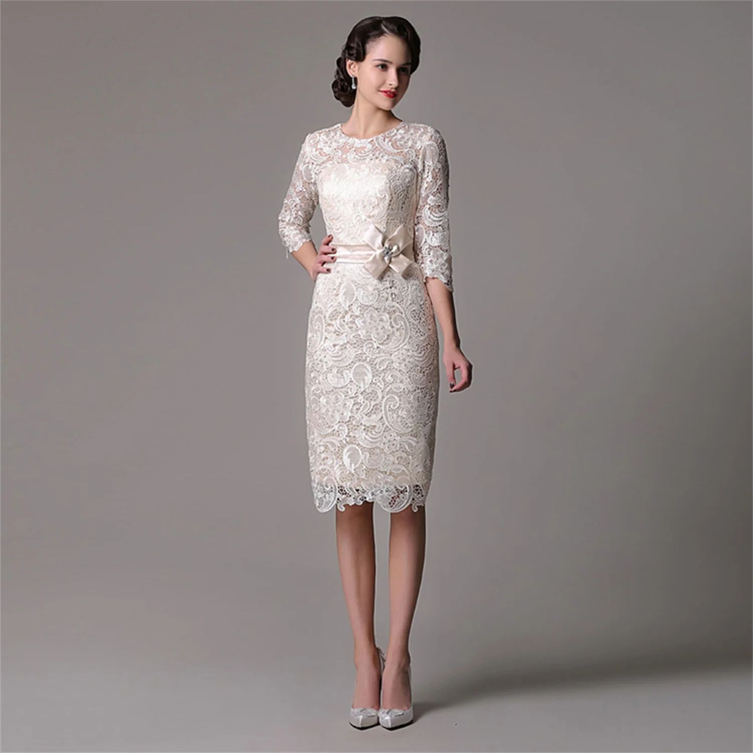 Elegancka sukienka koronkowa szara z rękawem 3/4 EU 40 (L) do kolan