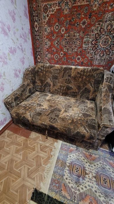 Диван розкладний полуторний.