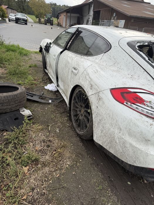 Porsche Panamera 3.0 Diesel 300 KM. Uszkodzona.