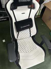 Cadeira Gaming Noble Chair EPIC black and white