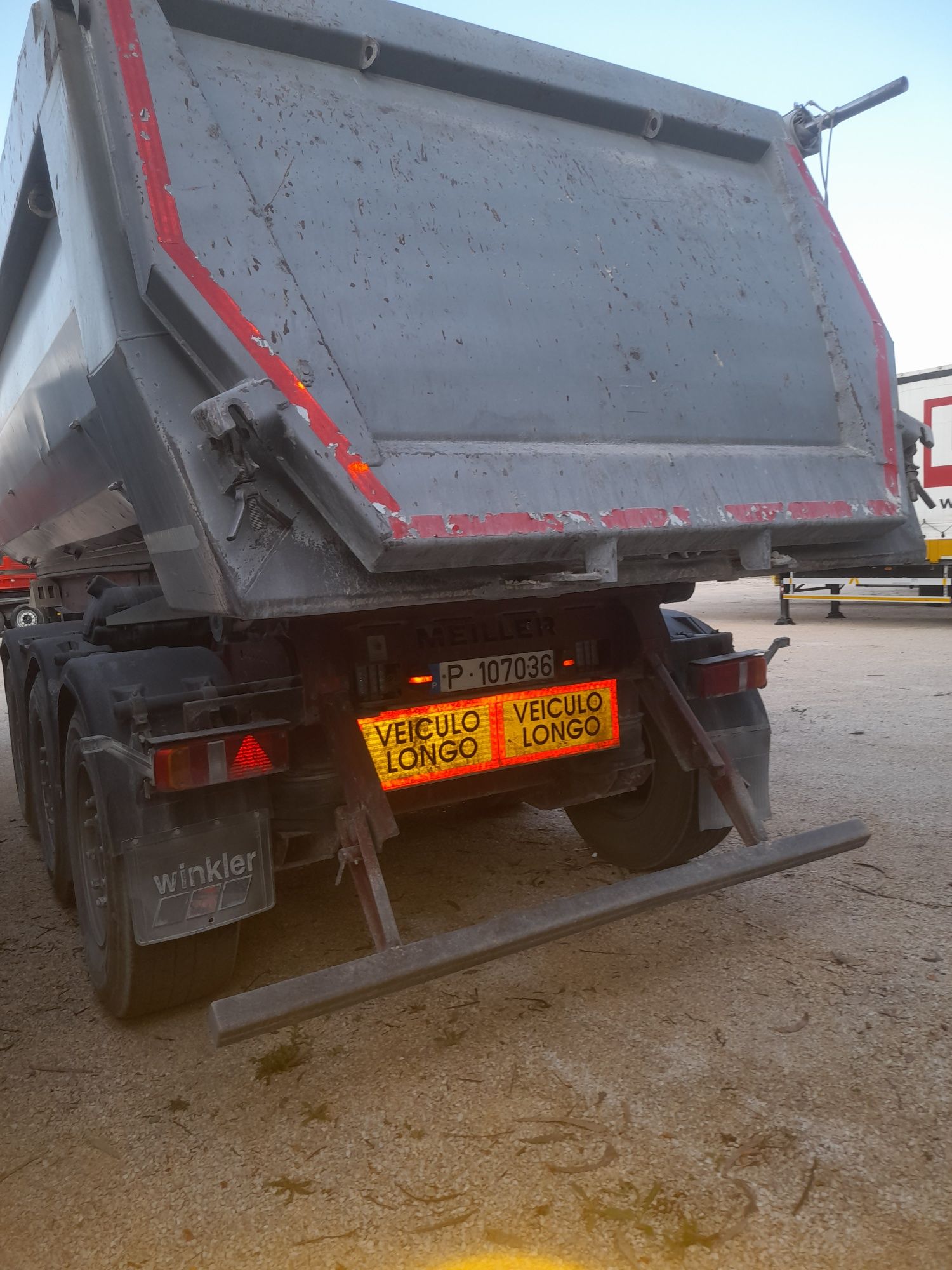 Semi-reboque basculante em hardox