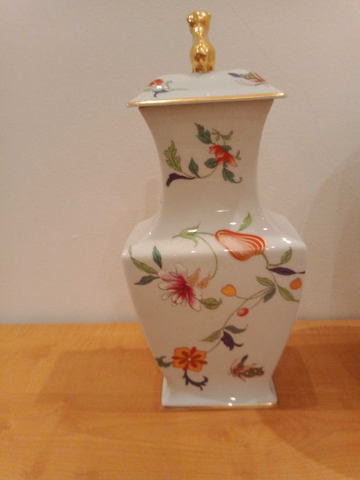 Vaso ou pote oriental da coleção Samatra da Vista Alegre.