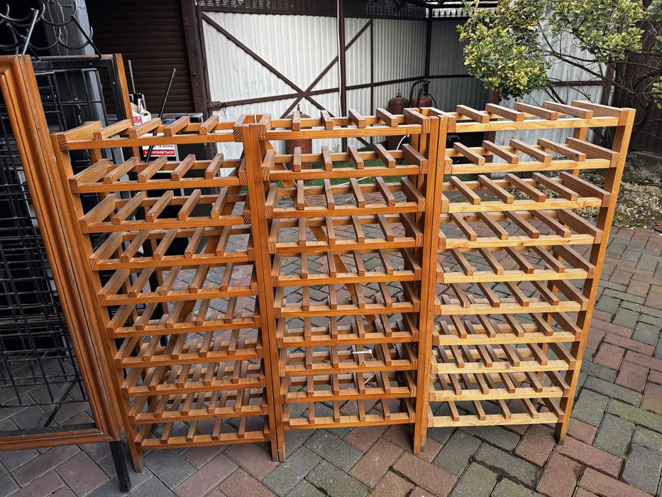 Винна поличка з дерева