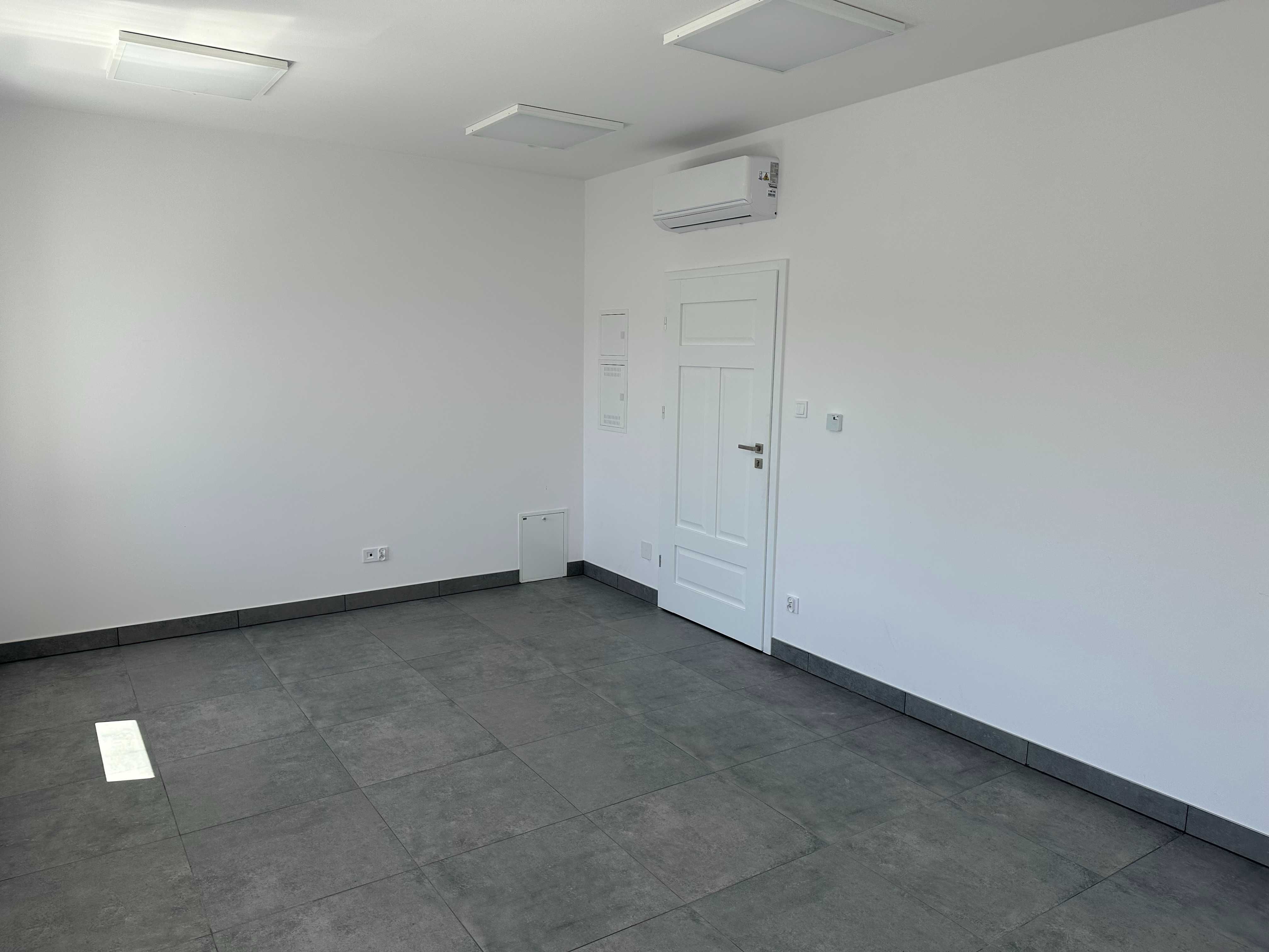 Wynajmę lokal 20 m2 w centrum  Łasku, ul. Warszawska - Srebrne Pasaże