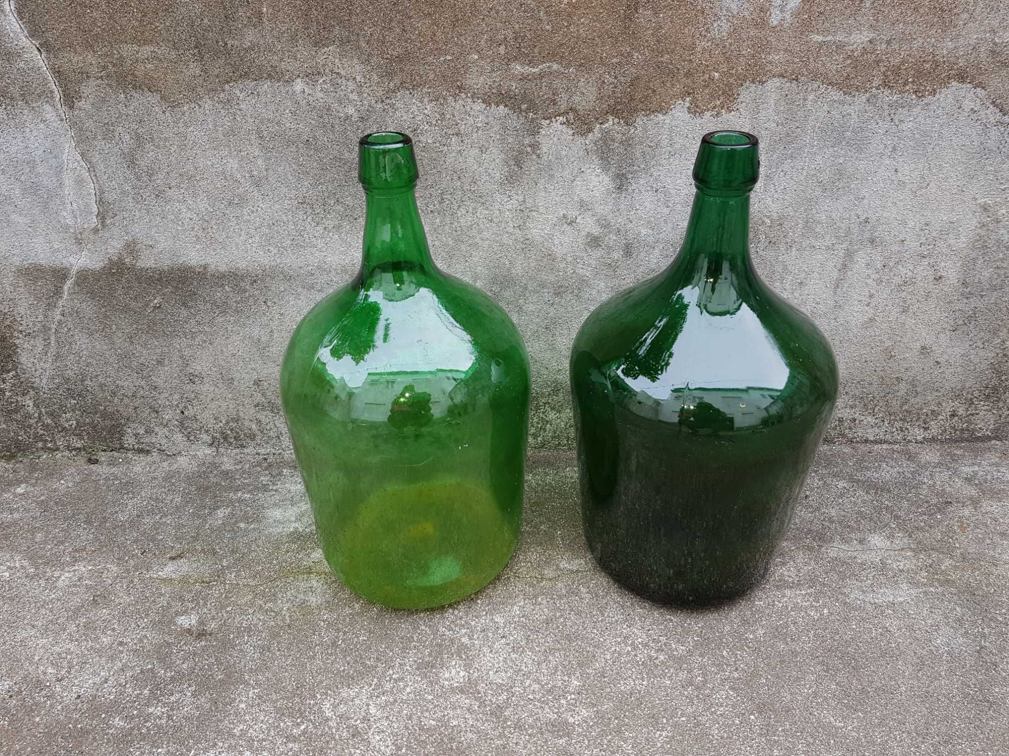 Garrafões de vidro verde