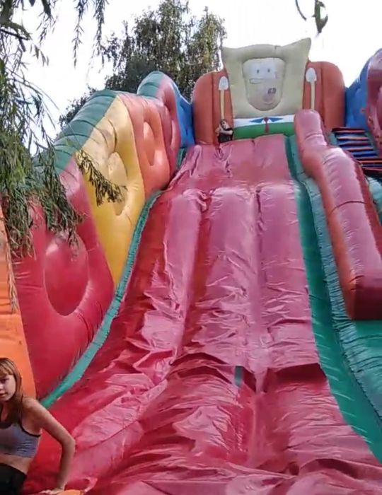 Продам надувную горку.