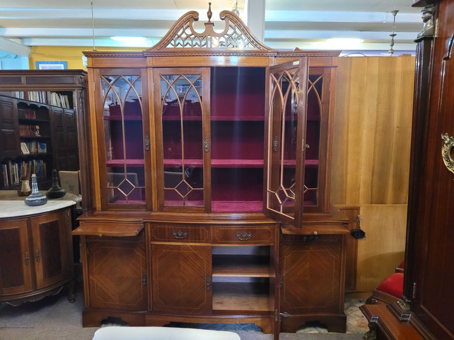 Móvel antigo estilo Inglês em muito bom estado geral