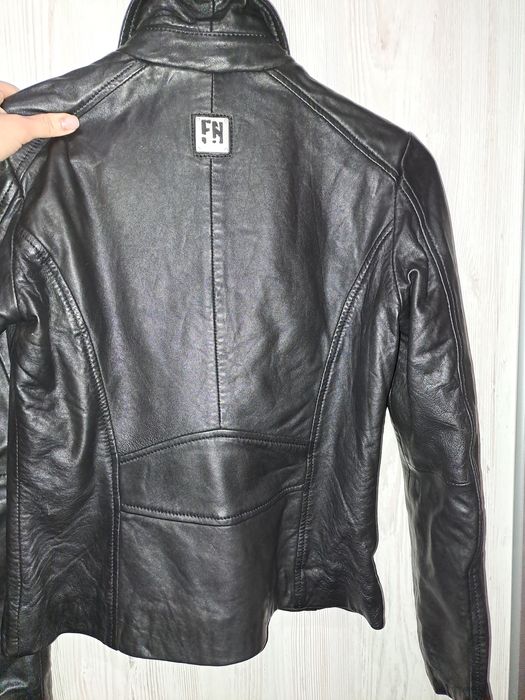Жіноча шкіряна кожаная демісезонна курточка косуха 36 S розмір