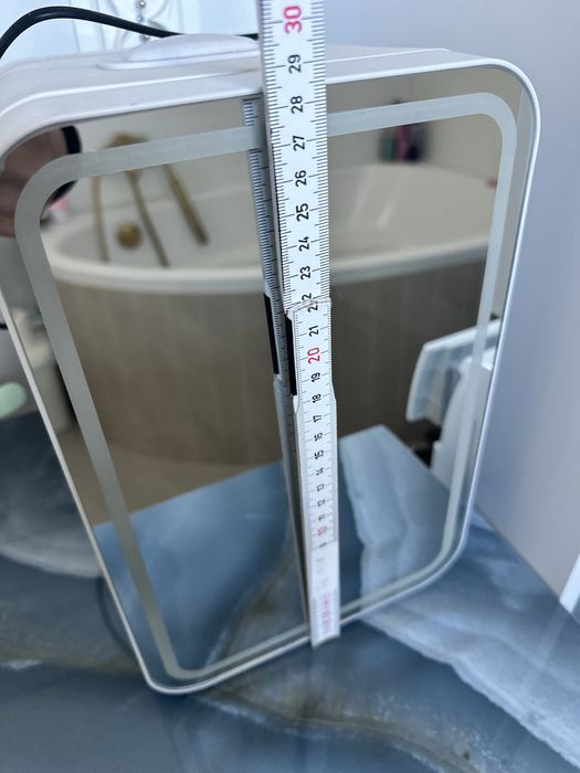 Lodówka na kosmetyki z lustrem led , chłodzi lub grzeje