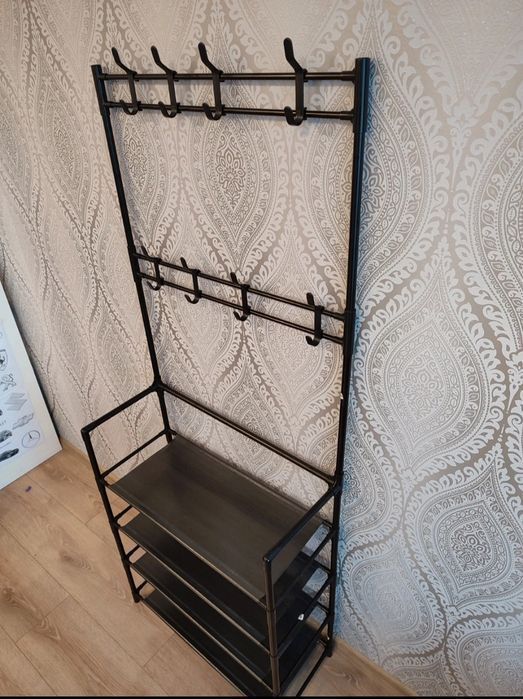 Nowy czarny wieszak na ubrania z regałem na buty 4 poziomy