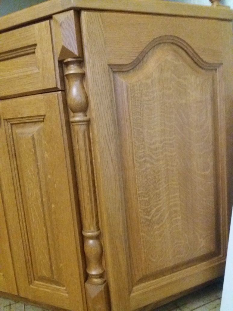 Угловая тумба из массива дуба