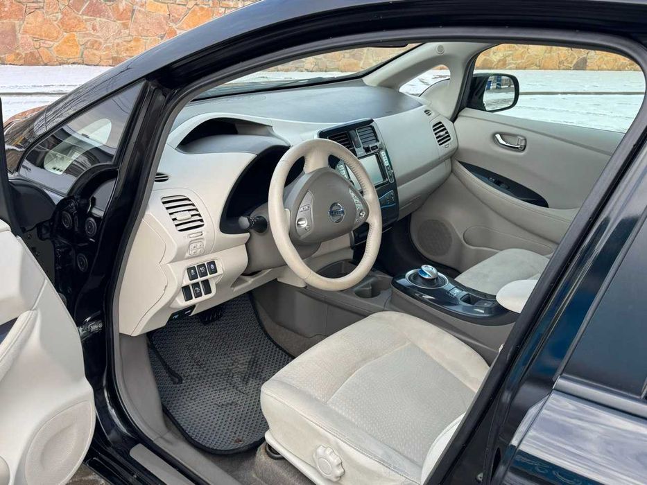 Nissan Leaf 2012 рік