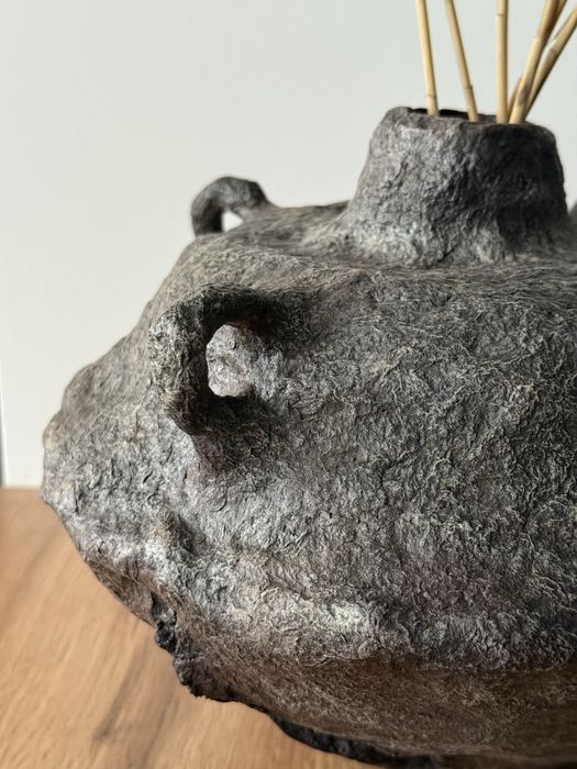 Ваза з папʼє-маше для сухоквітів