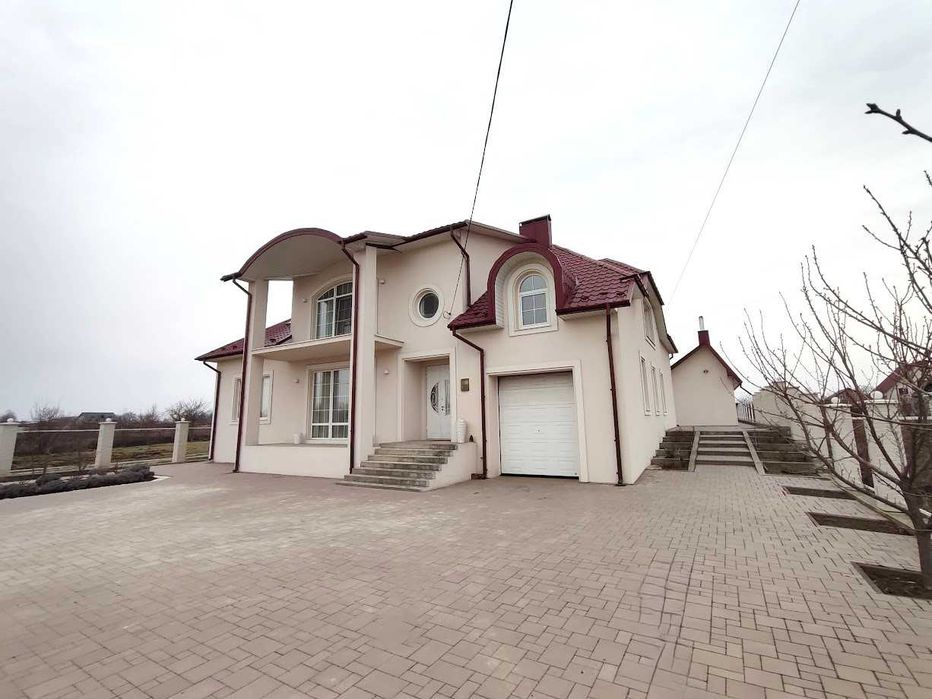 Продається сучасний будинок з дизайнерським ремонтом в с. Шипинці