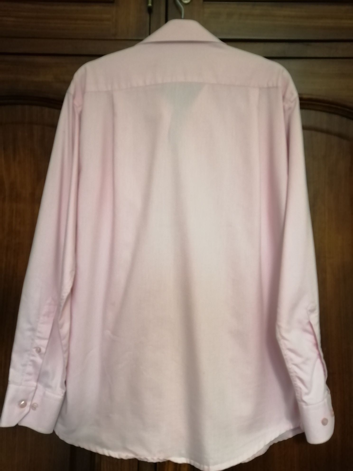 Camisa clássica em rosa claro