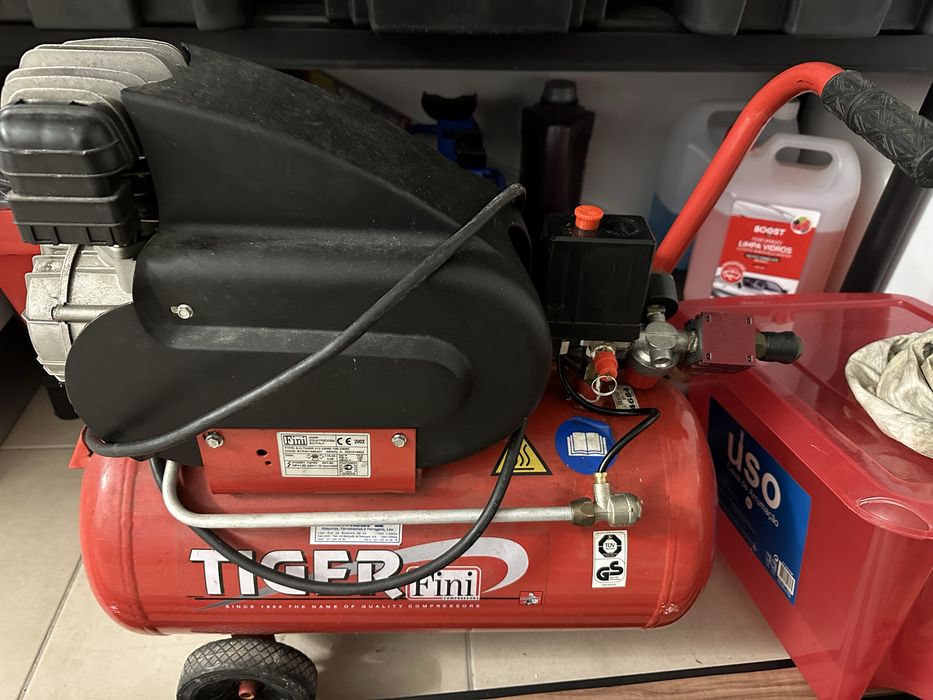 Compresor 24L em bom estado com acessórios