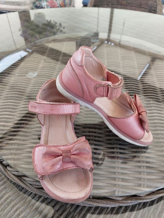 Używane skórzane sandałki dla dziewczynki Lasocki, rozm. 28