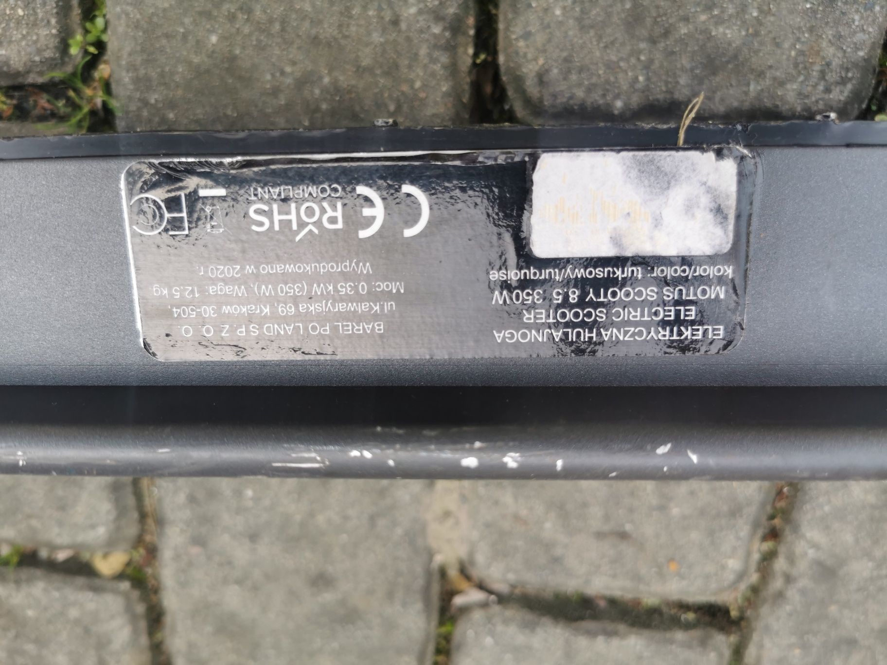 Hulajnoga elektryczna.