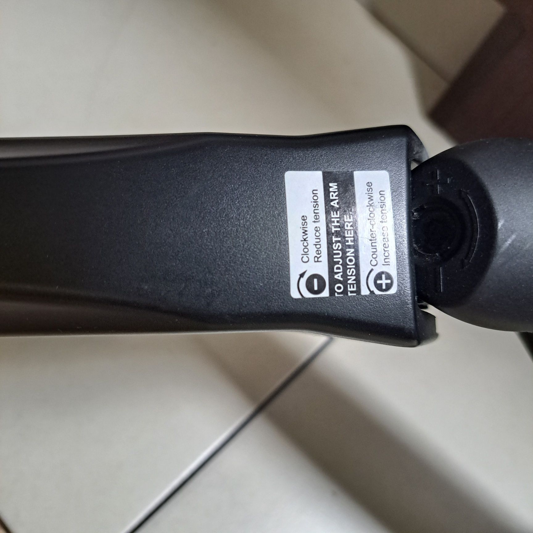 Podwójny uchwyt na moniotr i laptopa.